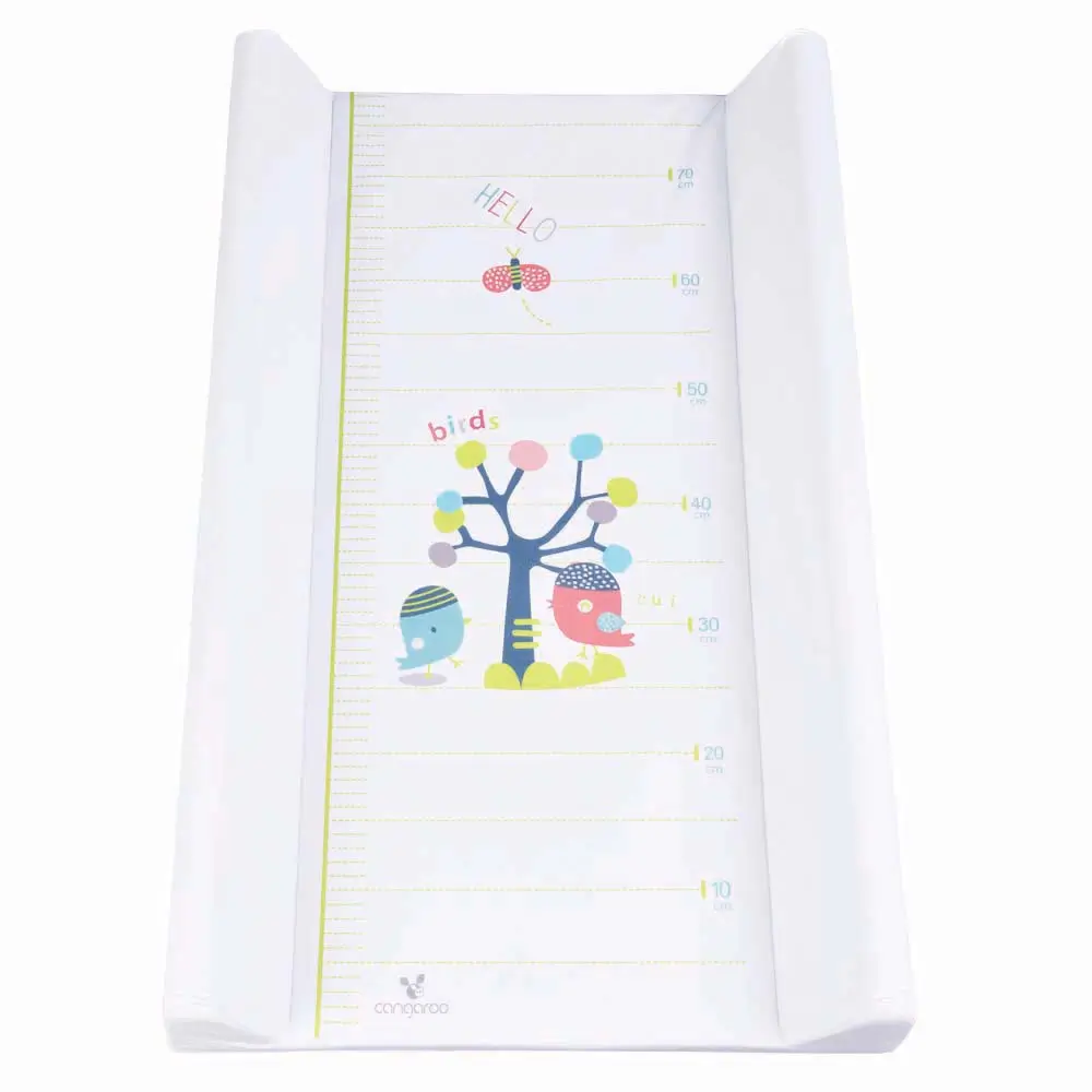 Cangaroo Hello tvrda podloga za presvlačenje sa ilustracijom ptičica, drvetom i skalom visine.